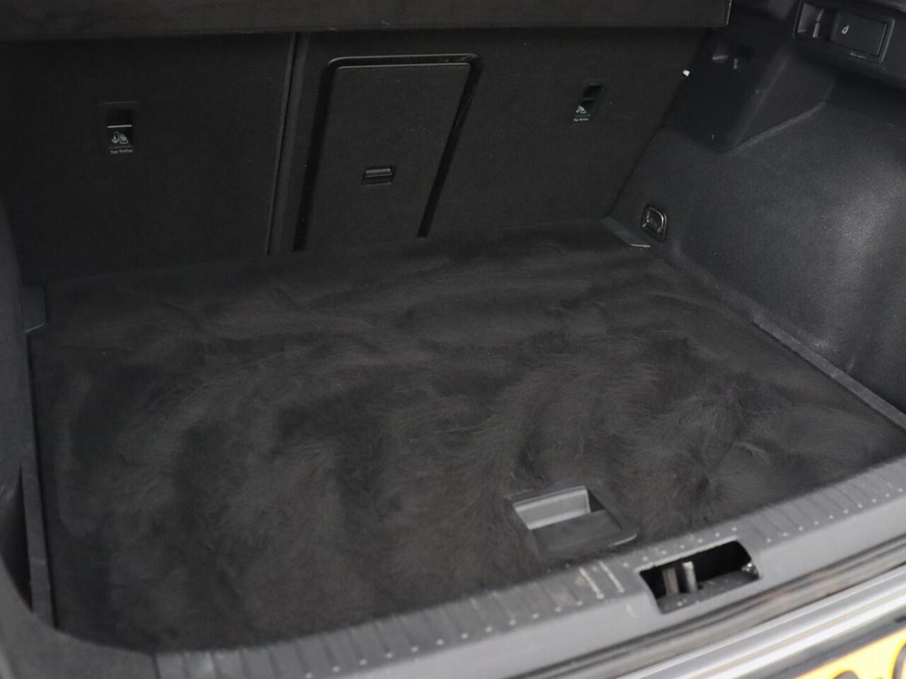 Cupra Formentor 2.0 TSI 4DRIVE | 310pk | Trekhaak | Stoelverwarming | Camera | Adaptive cruise | 19'' | Sfeerverlichting | Keyless | Full LED | Sportstoelen | Stuurverwarming | DAB