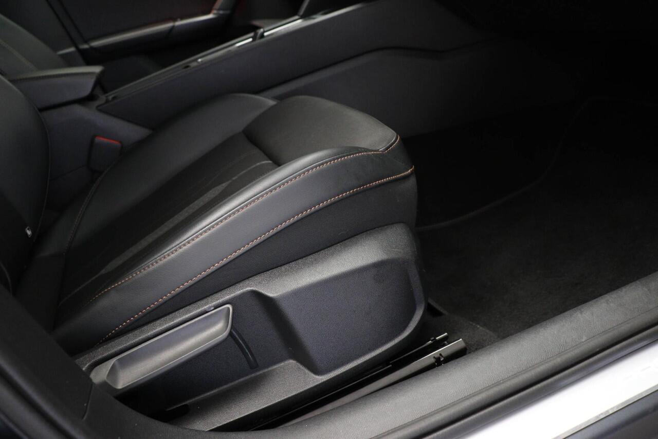 Cupra Formentor 1.4 e-Hybrid Performance | LED | DAB | STUURVERWARMING | CAMERA | 19"