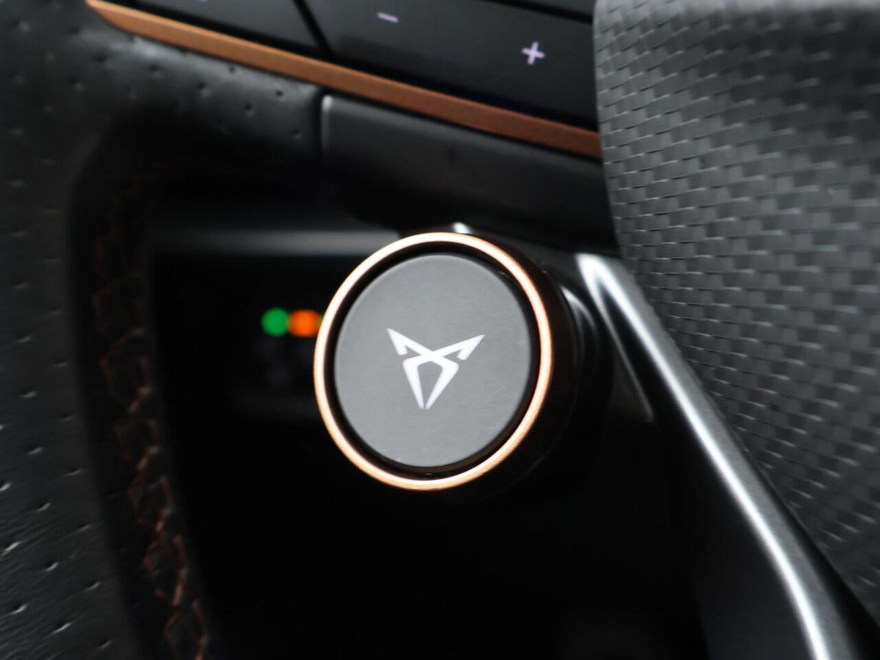 Cupra Formentor 1.4 e-Hybrid VZ Performance | 245 PK | SoH 94% | Panoramadak | Stoelverwarming | Elek. achterklep |