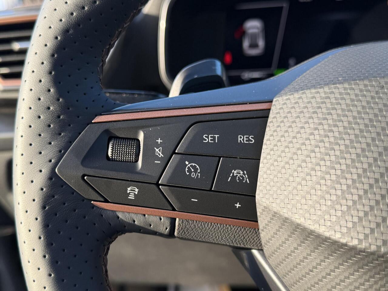 Cupra Formentor 1.4 e-Hybrid VZ Performance 245pk | 91% SOH| Panoramadak | Elektrisch verstelbare bestuurdersstoel | Stoel en stuur verwarming | Parkeercamera