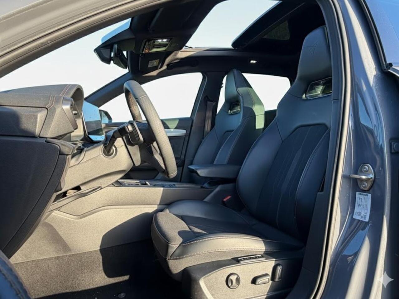 Cupra Formentor 1.4 e-Hybrid VZ Performance 245pk | 91% SOH| Panoramadak | Elektrisch verstelbare bestuurdersstoel | Stoel en stuur verwarming | Parkeercamera