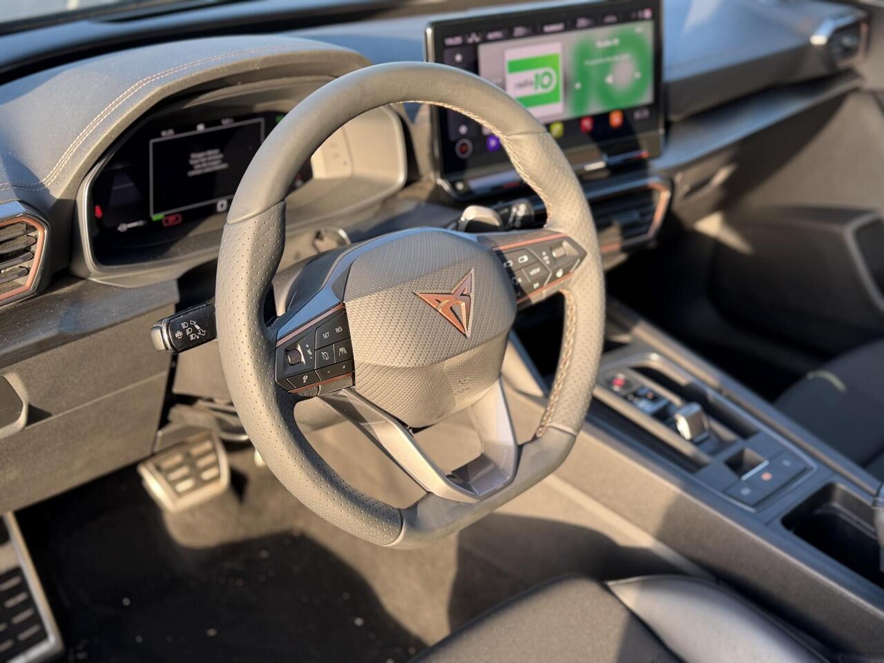 Cupra Formentor 1.4 e-Hybrid VZ Performance 245pk | 91% SOH| Panoramadak | Elektrisch verstelbare bestuurdersstoel | Stoel en stuur verwarming | Parkeercamera