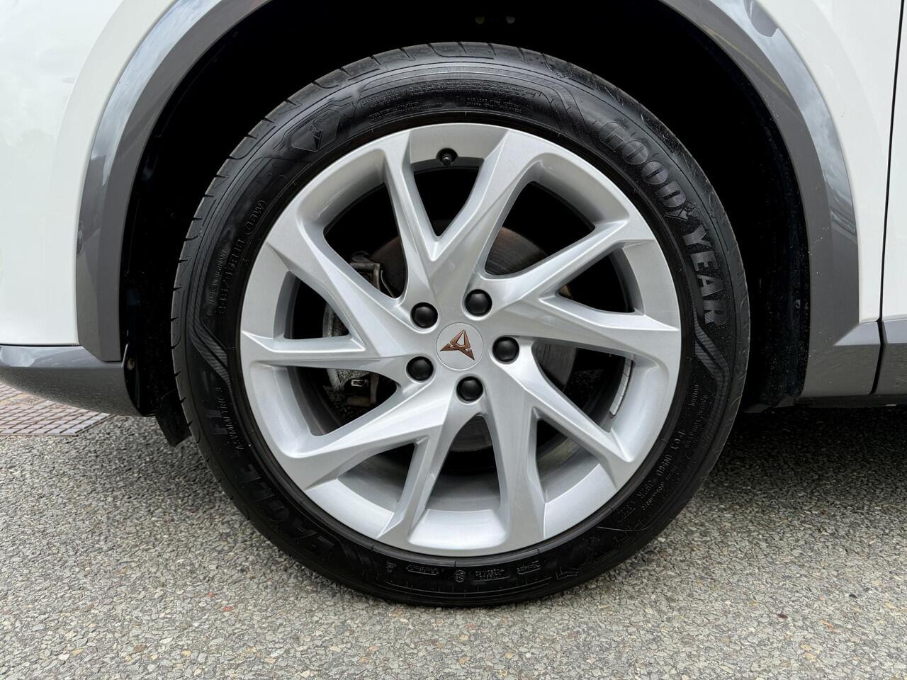 Cupra Formentor 1.4 e-Hybrid Carplay / 19 '' LMV / Stoel & Stuur verw. / Virtual Cockpit / LED