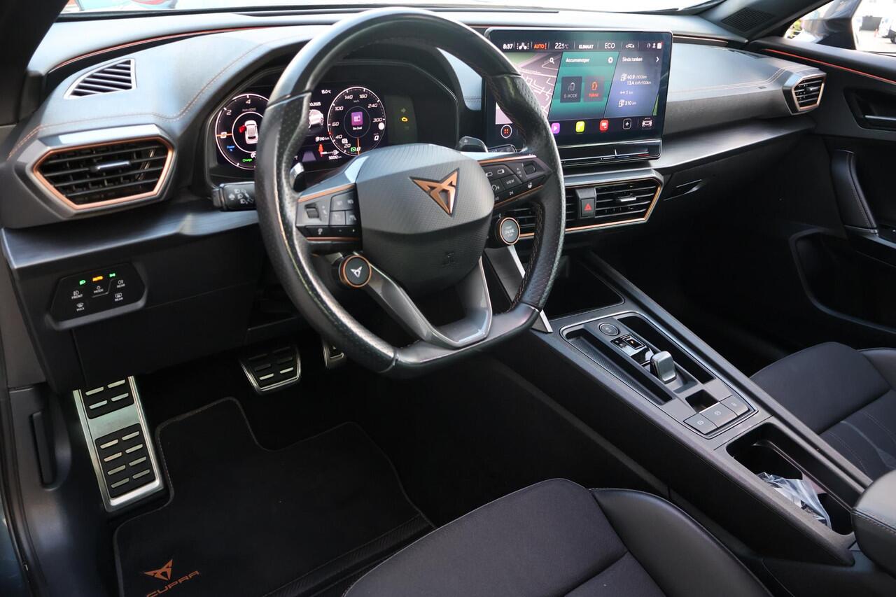 Cupra Formentor 1.4 VZ Copper Edition 245PK | 1e Eigenaar | Dealer Onderh. | BTW | Cupra knop | Sfeer | 1 Laadkabel | Donkere Hemel | Matrix Led | Stuur+Stoelverwarming | Camera | Carplay | Ad Cruise | Climate Control | Elek Klep |
