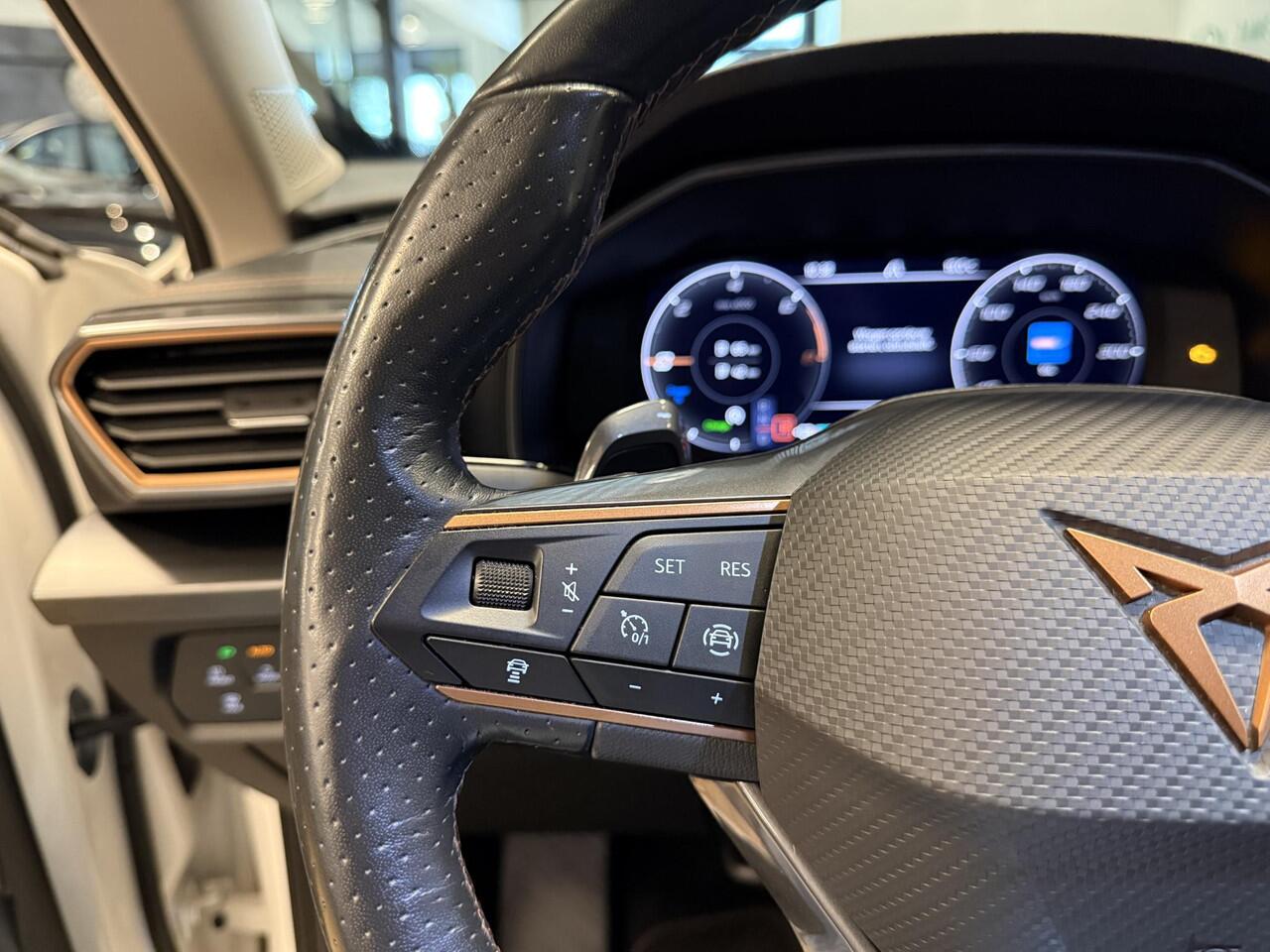 Cupra Formentor 1.4 e-Hybrid Business 204PK |NAVI|CARPLAY|PDC VOOR + ACHTER