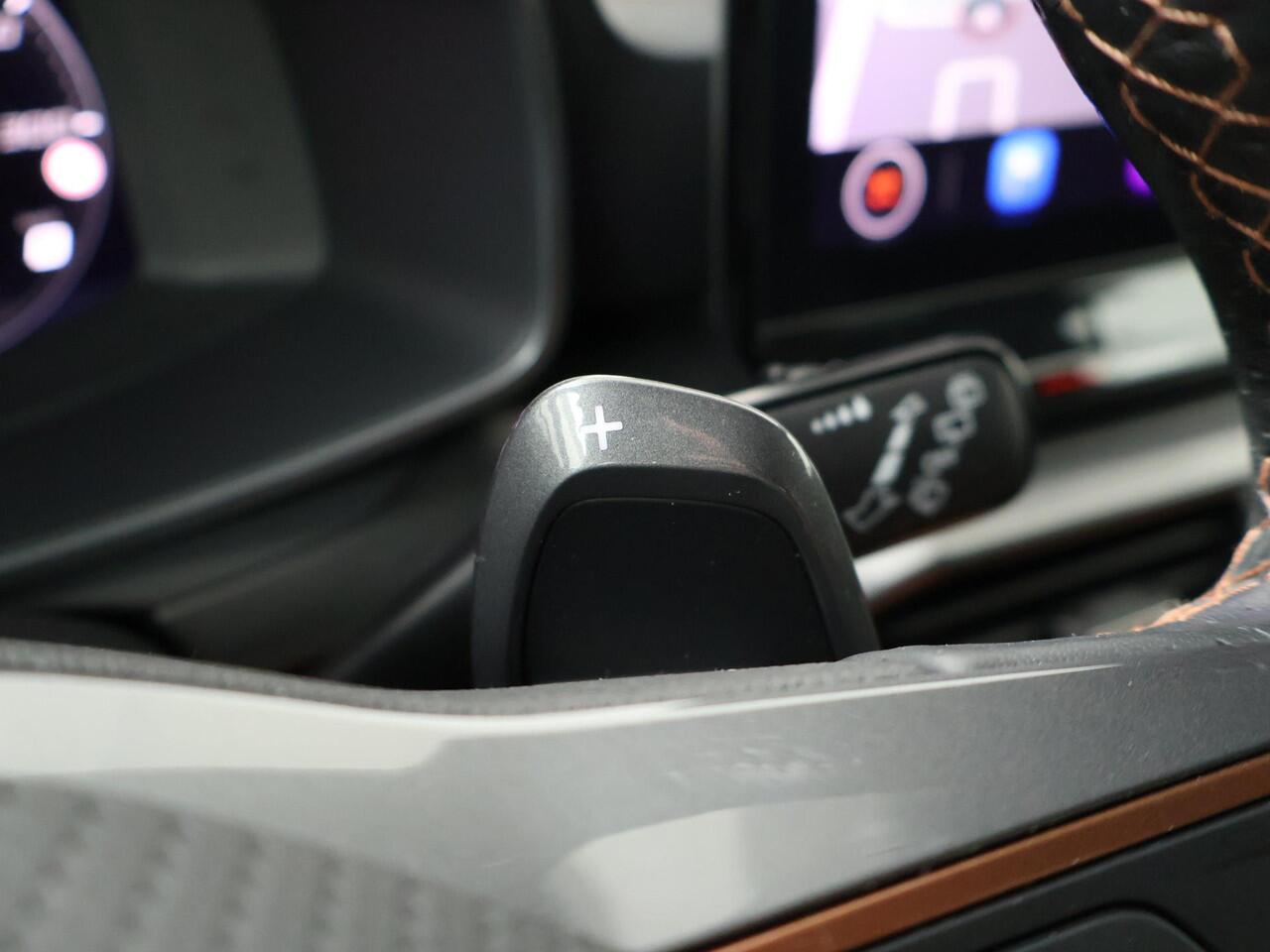 Cupra Formentor 1.4 e-Hybrid Adrenaline | 245 PK | SoH 89% | Led verlichting | Navigatiesysteem | Voorstoelen verwarmd | 19" LM velgen |