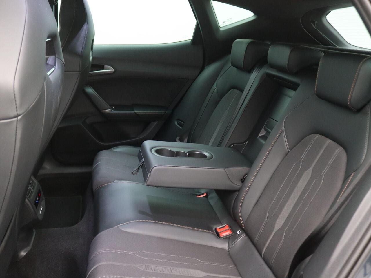 Cupra Formentor 1.4 e-Hybrid VZ Performance 245PK DSG Pano-Schuifdak, SOH 90%, Trekhaak, Side Assist, Keyless, Achteruitrijcamera, Stoel-Stuurverwarming, 19" LM Velgen