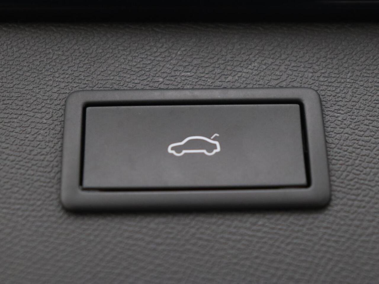 Cupra Formentor 1.4 eHybrid VZ | 245pk | Stoelverwarming | Camera | Adaptive cruise | Sfeerverlichting | Navigatie | Keyless | 19'' | Stuurverwarming | Full LED | Sportstoelen | PHEV | Plug In