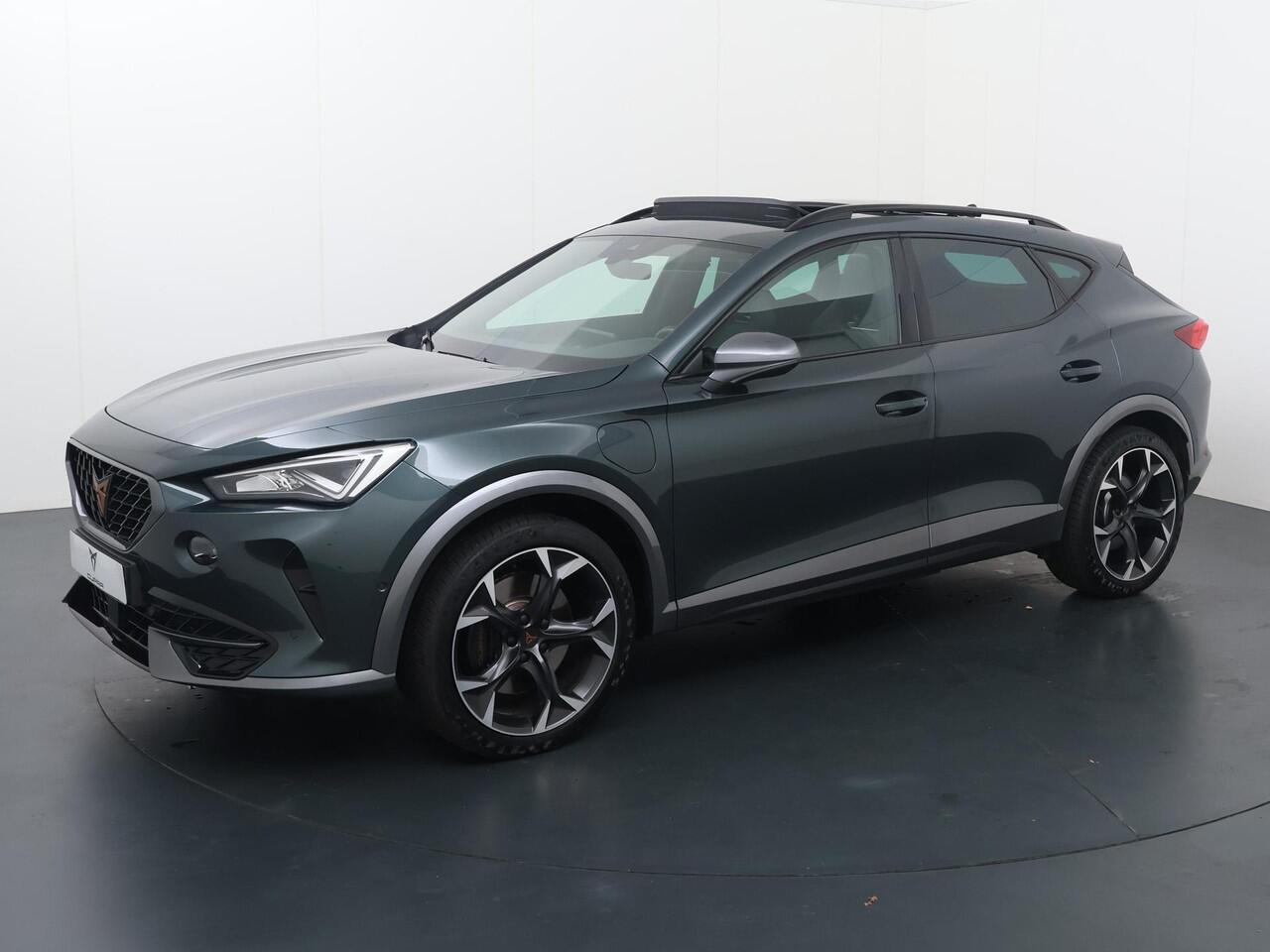 Cupra Formentor 1.4 e-Hybrid VZ Performance | 245 PK | SoH 94% | Trekhaak wegklapbaar | Panoramadak | Verwarmde voorstoelen / voorruit | Virtual pedal |