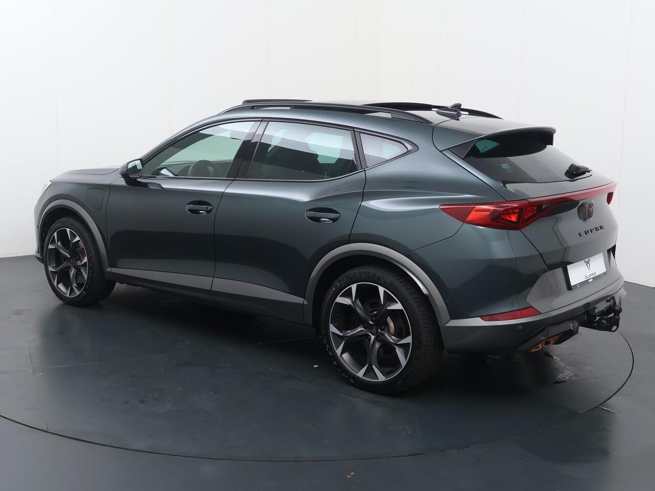 Cupra Formentor 1.4 e-Hybrid VZ Performance | 245 PK | SoH 94% | Trekhaak wegklapbaar | Panoramadak | Verwarmde voorstoelen / voorruit | Virtual pedal |