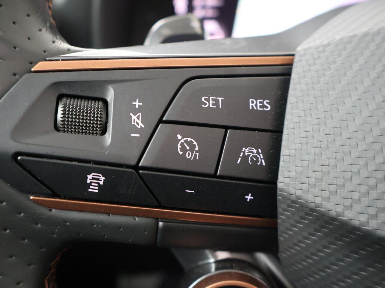 Cupra Formentor 1.4 e-Hybrid VZ Performance | 245 PK | SoH 94% | Trekhaak wegklapbaar | Panoramadak | Verwarmde voorstoelen / voorruit | Virtual pedal |