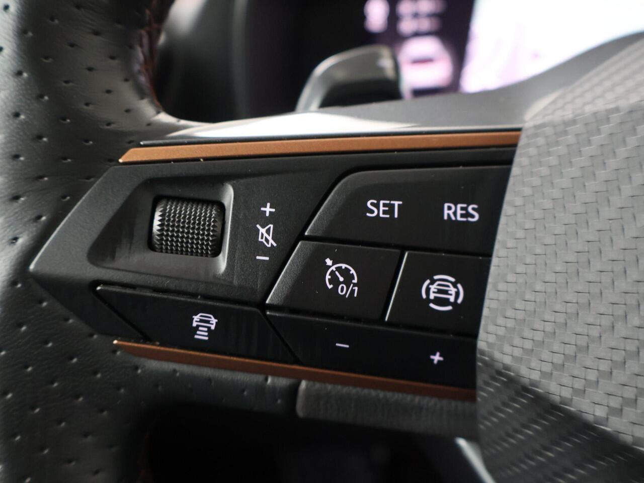 Cupra Formentor 1.4 e-Hybrid VZ Performance | 204 PK | SoH 91% | Trekhaak wegklapbaar | Panoramadak | 19" LM velgen | Achteruitrijcamera |