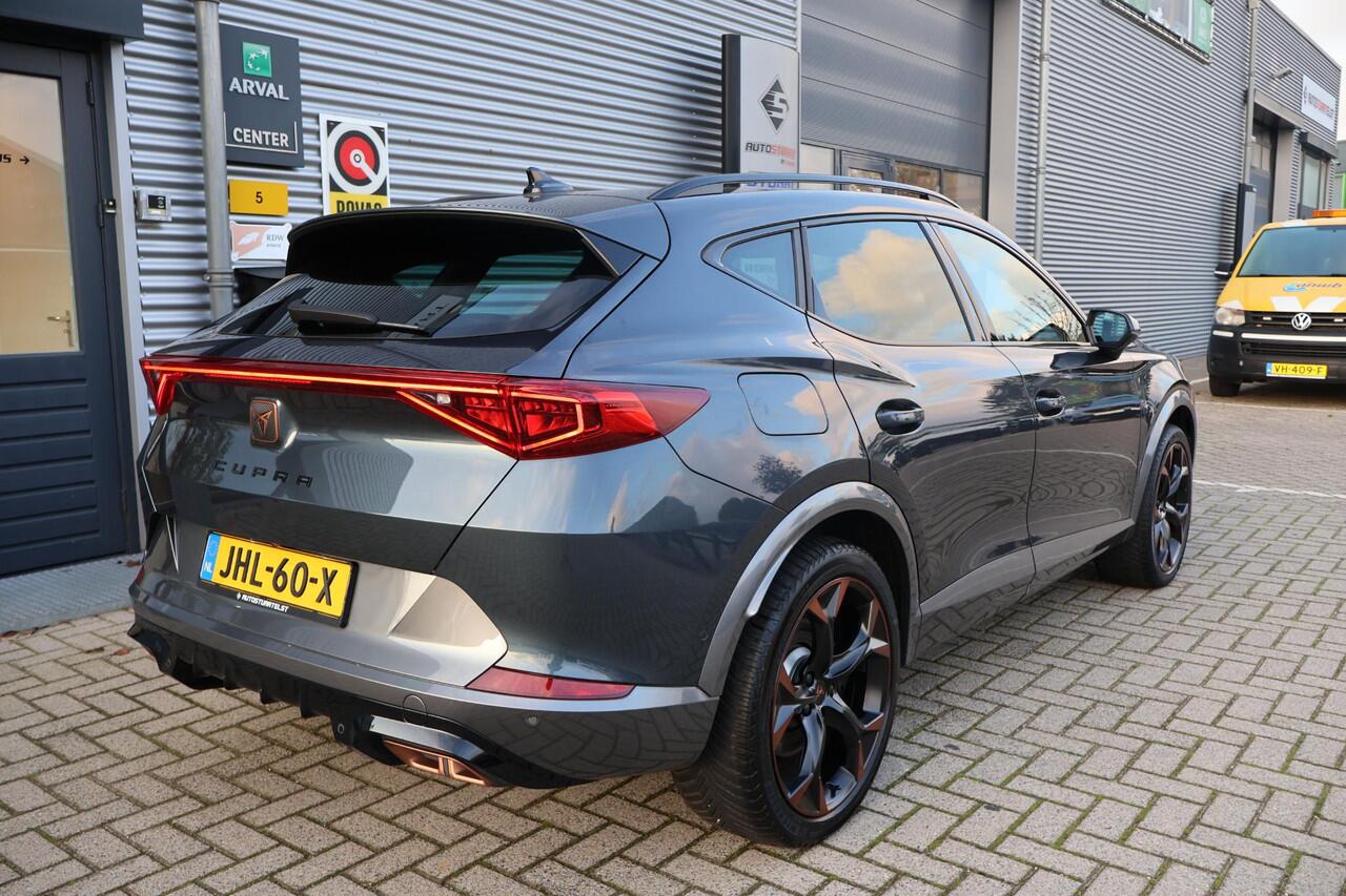 Cupra Formentor 1.4 VZ Copper Edition 245PK | 1e Eigenaar | Dealer Onderh. | BTW | Cupra knop | Sfeer | 1 Laadkabel | Donkere Hemel | 360Cam | Matrix Led | Stuur+Stoelverwarming | Camera | Carplay | Ad Cruise | Climate Control | Elek Klep |