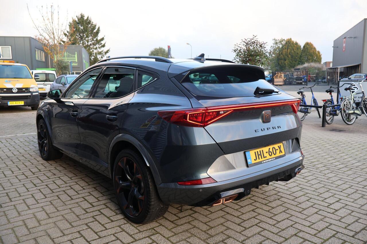 Cupra Formentor 1.4 VZ Copper Edition 245PK | 1e Eigenaar | Dealer Onderh. | BTW | Cupra knop | Sfeer | 1 Laadkabel | Donkere Hemel | 360Cam | Matrix Led | Stuur+Stoelverwarming | Camera | Carplay | Ad Cruise | Climate Control | Elek Klep |