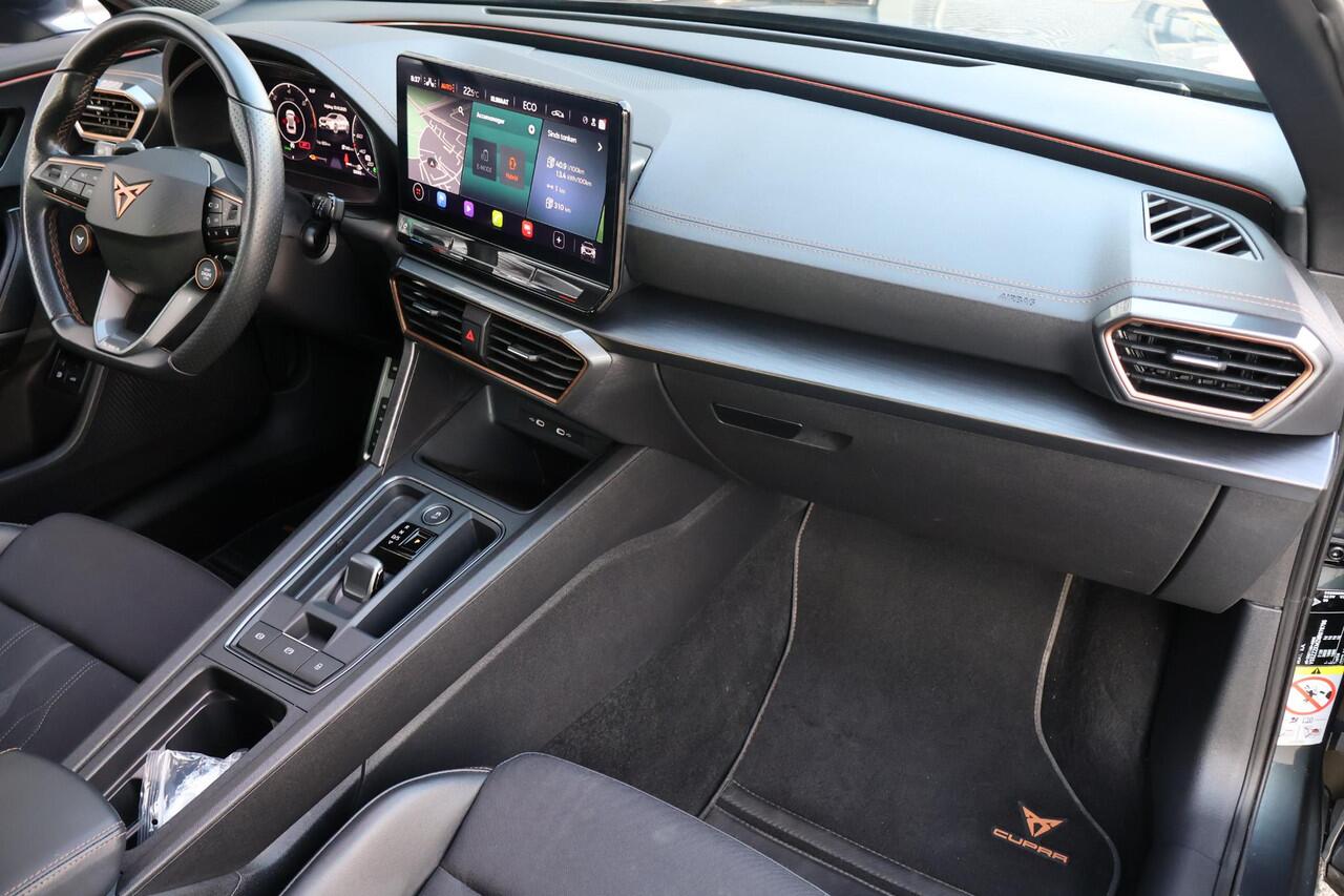 Cupra Formentor 1.4 VZ Copper Edition 245PK | 1e Eigenaar | Dealer Onderh. | BTW | Cupra knop | Sfeer | 1 Laadkabel | Donkere Hemel | 360Cam | Matrix Led | Stuur+Stoelverwarming | Camera | Carplay | Ad Cruise | Climate Control | Elek Klep |