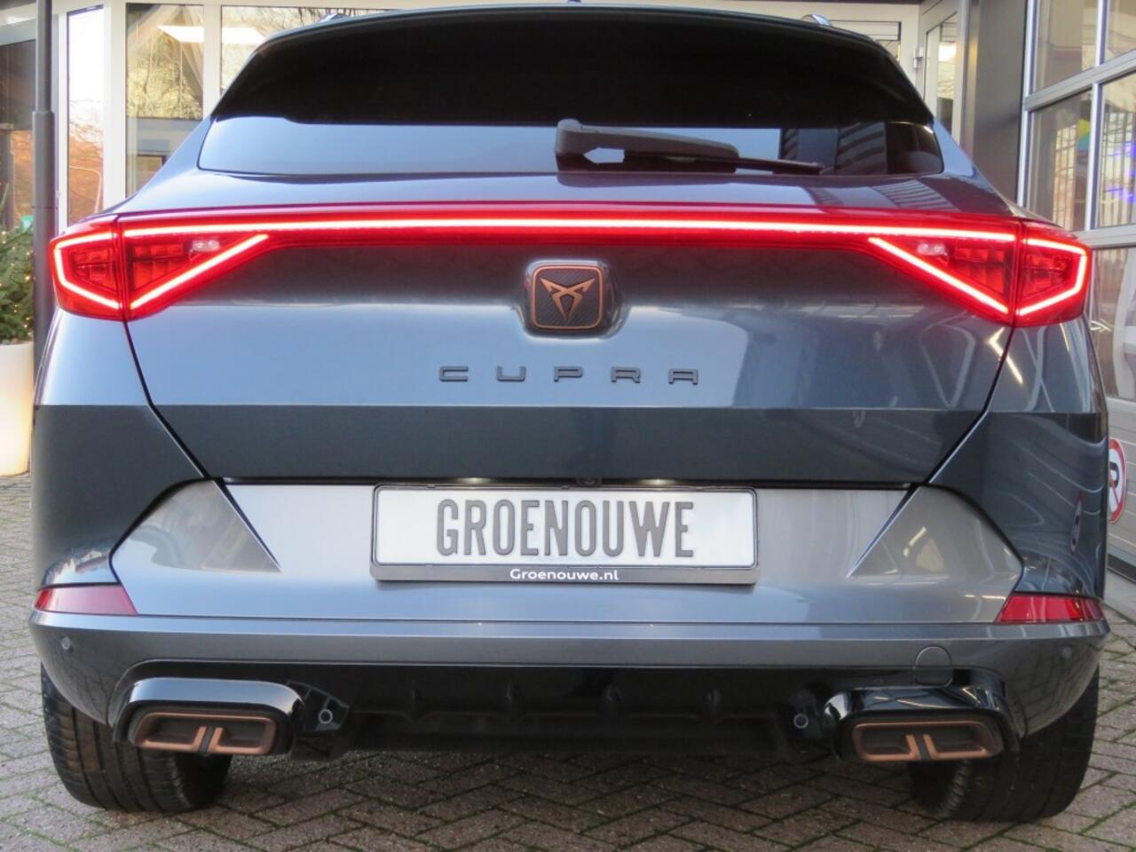 Cupra Formentor 1.4 VZ 245pk e-Hybrid / Sportstoelen / 19 Inch / Stuur+stoelverw. / BOVAG garantie