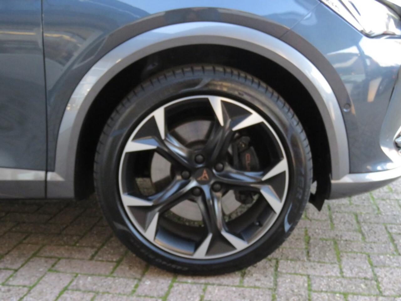 Cupra Formentor 1.4 VZ 245pk e-Hybrid / Sportstoelen / 19 Inch / Stuur+stoelverw. / BOVAG garantie
