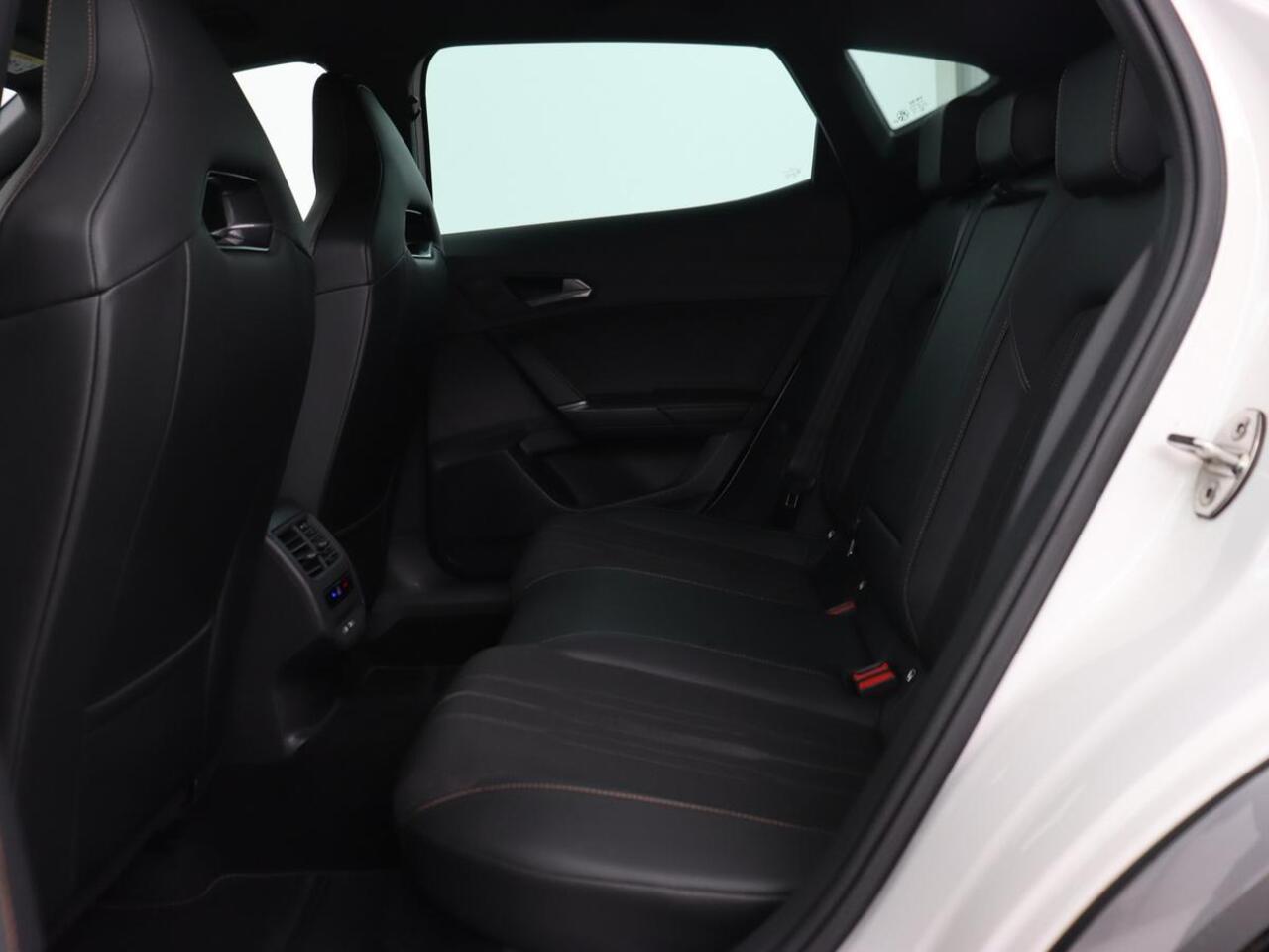 Cupra Formentor 1.4 eHybrid VZ | 245pk | Stoelverwarming | Adaptive cruise | Memory | Camera | Navigatie | Sfeerverlichting | Keyless | Full LED | Sportstoelen | PHEV | Plug In