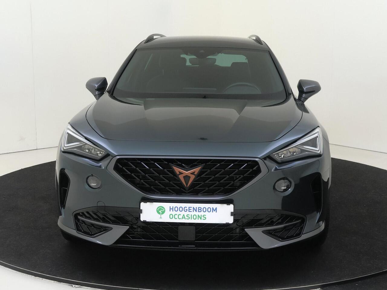 Cupra Formentor 1.4 e-Hybrid Business | Achteruitrijcamera | 3-zone airco | Keyless | Adaptieve cruise control | CarPlay | Navigatie | Stuurverwarming |