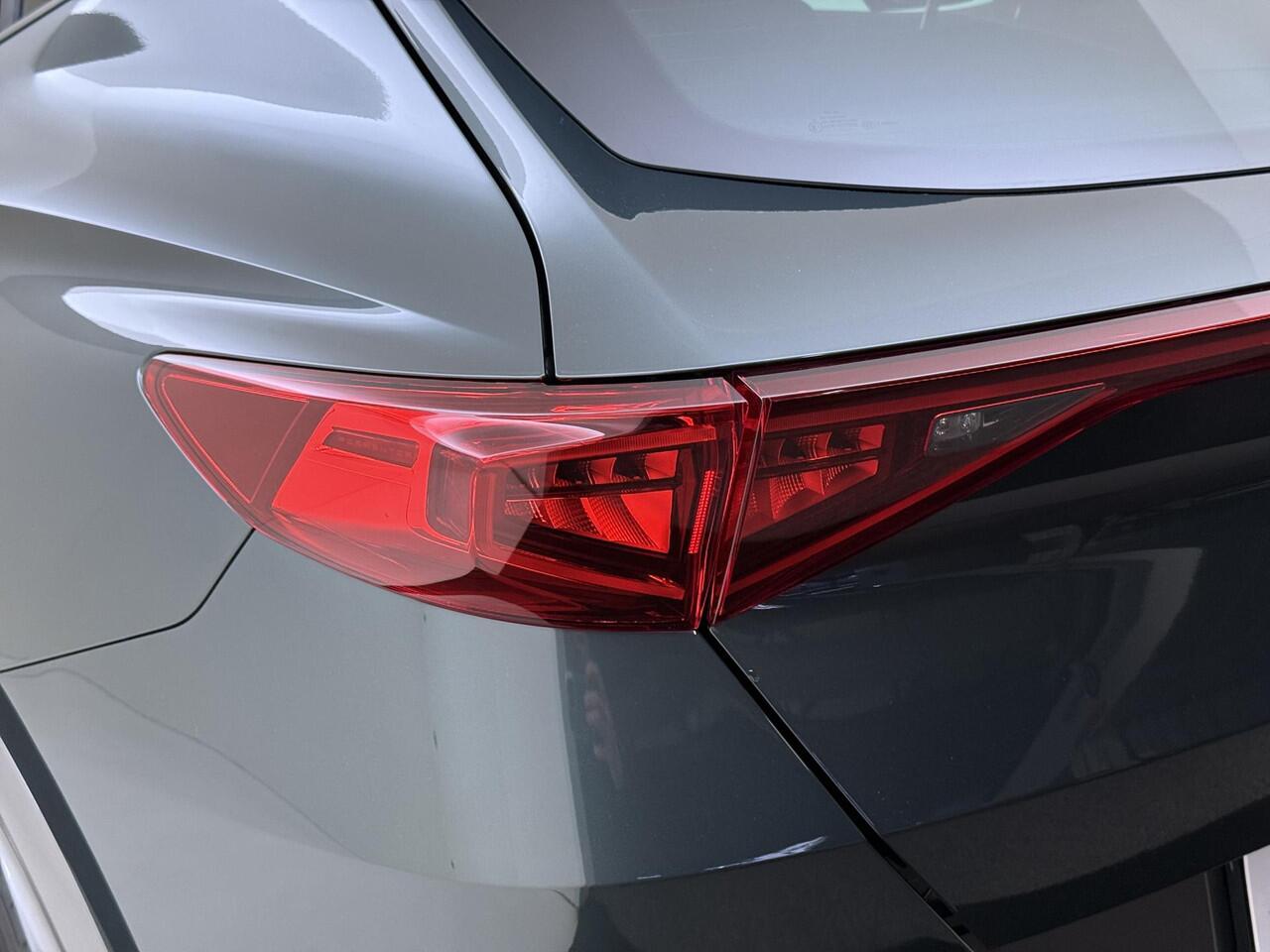 Cupra Formentor 1.4 e-Hybrid Business | Achteruitrijcamera | 3-zone airco | Keyless | Adaptieve cruise control | CarPlay | Navigatie | Stuurverwarming |