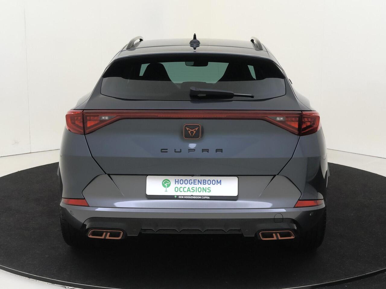Cupra Formentor 1.4 e-Hybrid Performance | Adaptieve demping | Parkeerassistent | Keyless | Adaptieve cruise control | Dodehoek detectie | Navigatie | Stoel- en stuurwielverwarming |