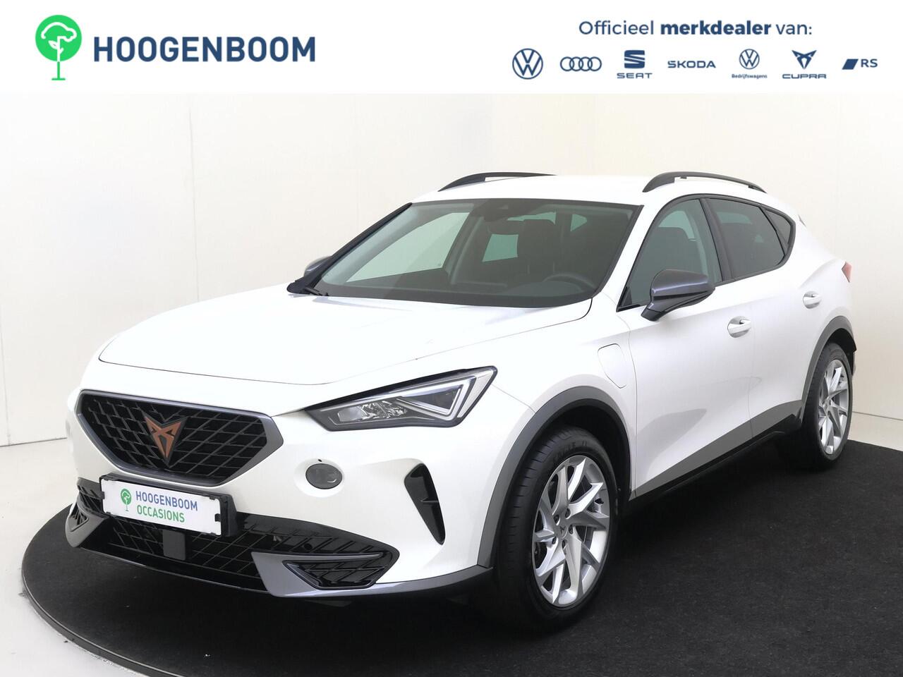 Cupra Formentor 1.4 e-Hybrid Business | Adaptieve cruise control | CarPlay | 3-zone airco | Stoel- en stuurwielverwarming | Keyless | Parkeersensoren achter |