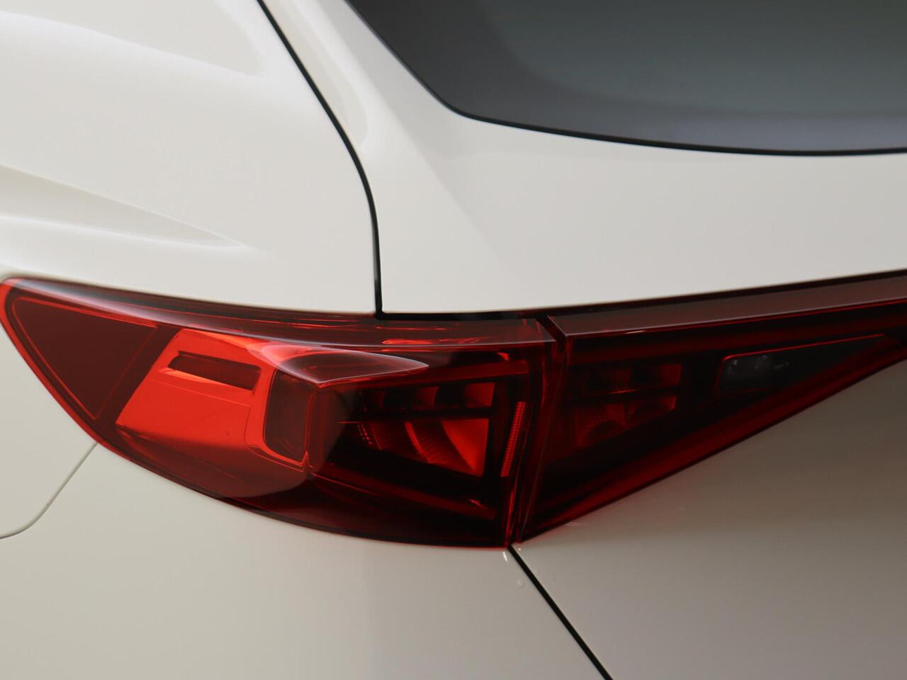 Cupra Formentor 1.4 e-Hybrid Business | Adaptieve cruise control | CarPlay | 3-zone airco | Stoel- en stuurwielverwarming | Keyless | Parkeersensoren achter |