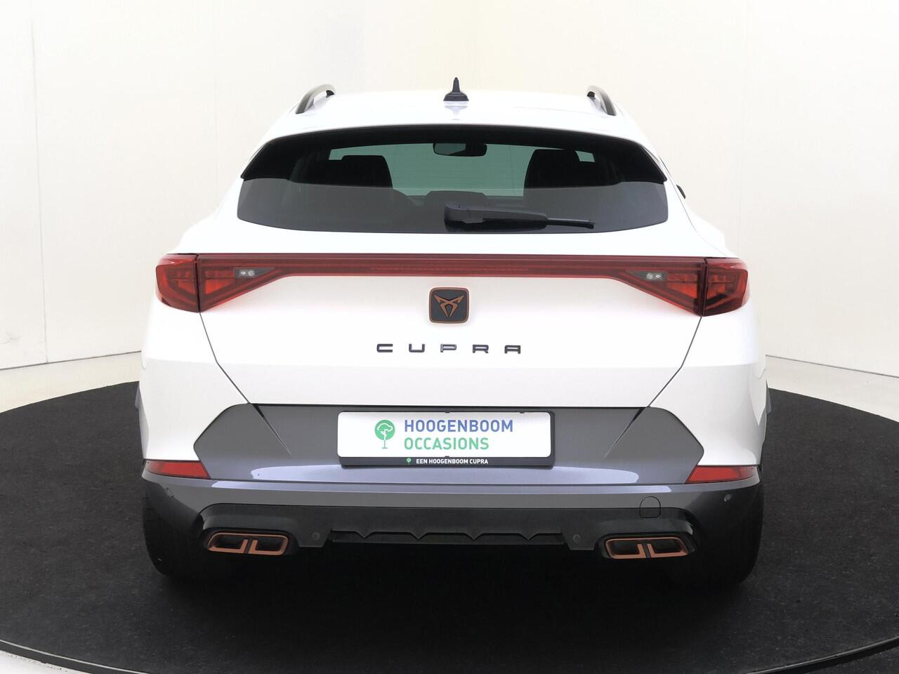 Cupra Formentor 1.4 e-Hybrid Business | Adaptieve cruise control | CarPlay | 3-zone airco | Stoel- en stuurwielverwarming | Keyless | Parkeersensoren achter |
