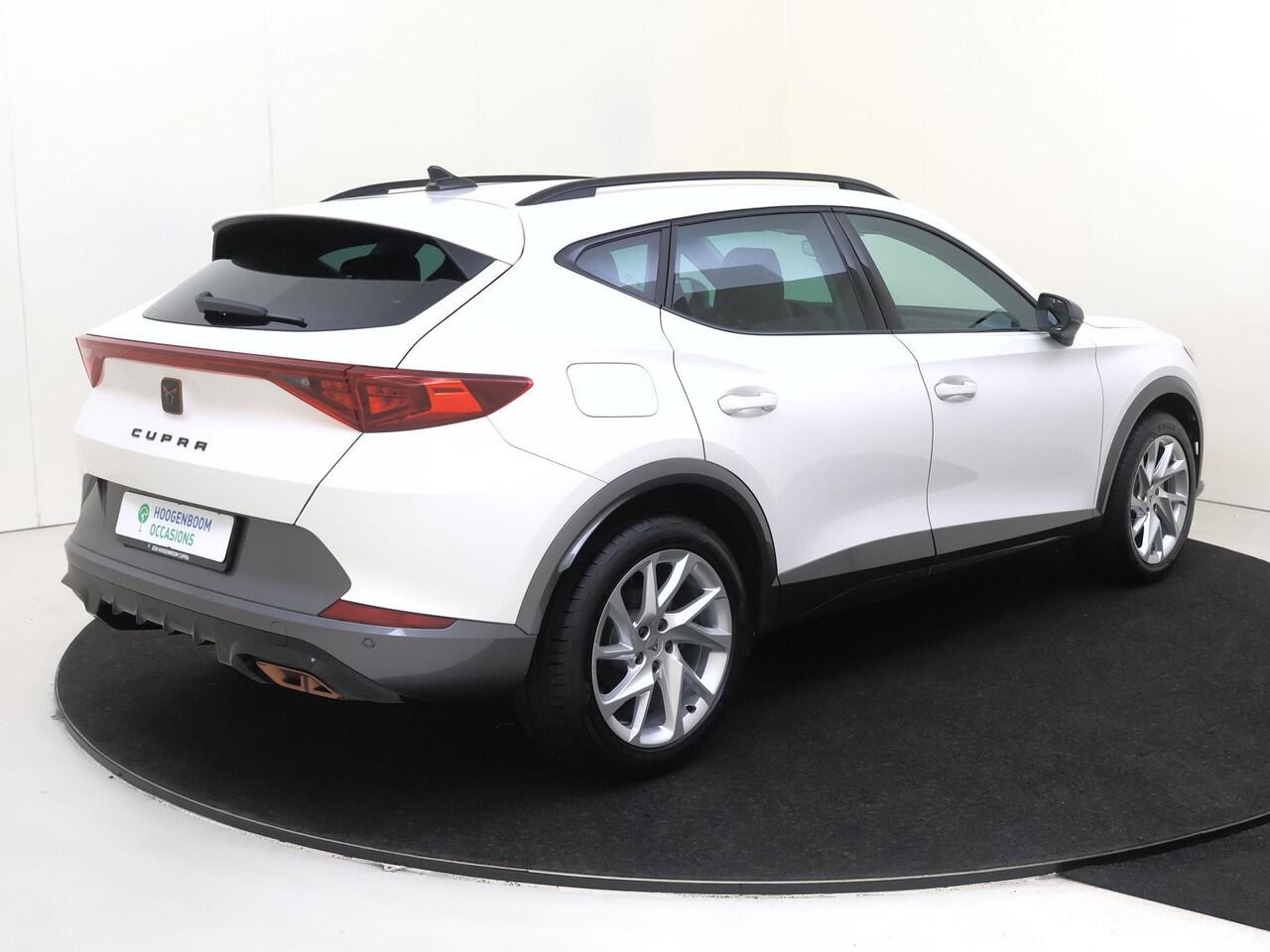 Cupra Formentor 1.4 e-Hybrid Business | Adaptieve cruise control | CarPlay | 3-zone airco | Stoel- en stuurwielverwarming | Keyless | Parkeersensoren achter |