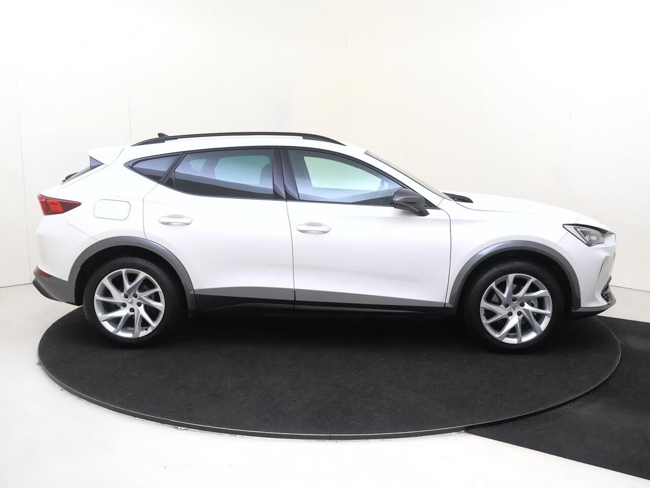 Cupra Formentor 1.4 e-Hybrid Business | Adaptieve cruise control | CarPlay | 3-zone airco | Stoel- en stuurwielverwarming | Keyless | Parkeersensoren achter |