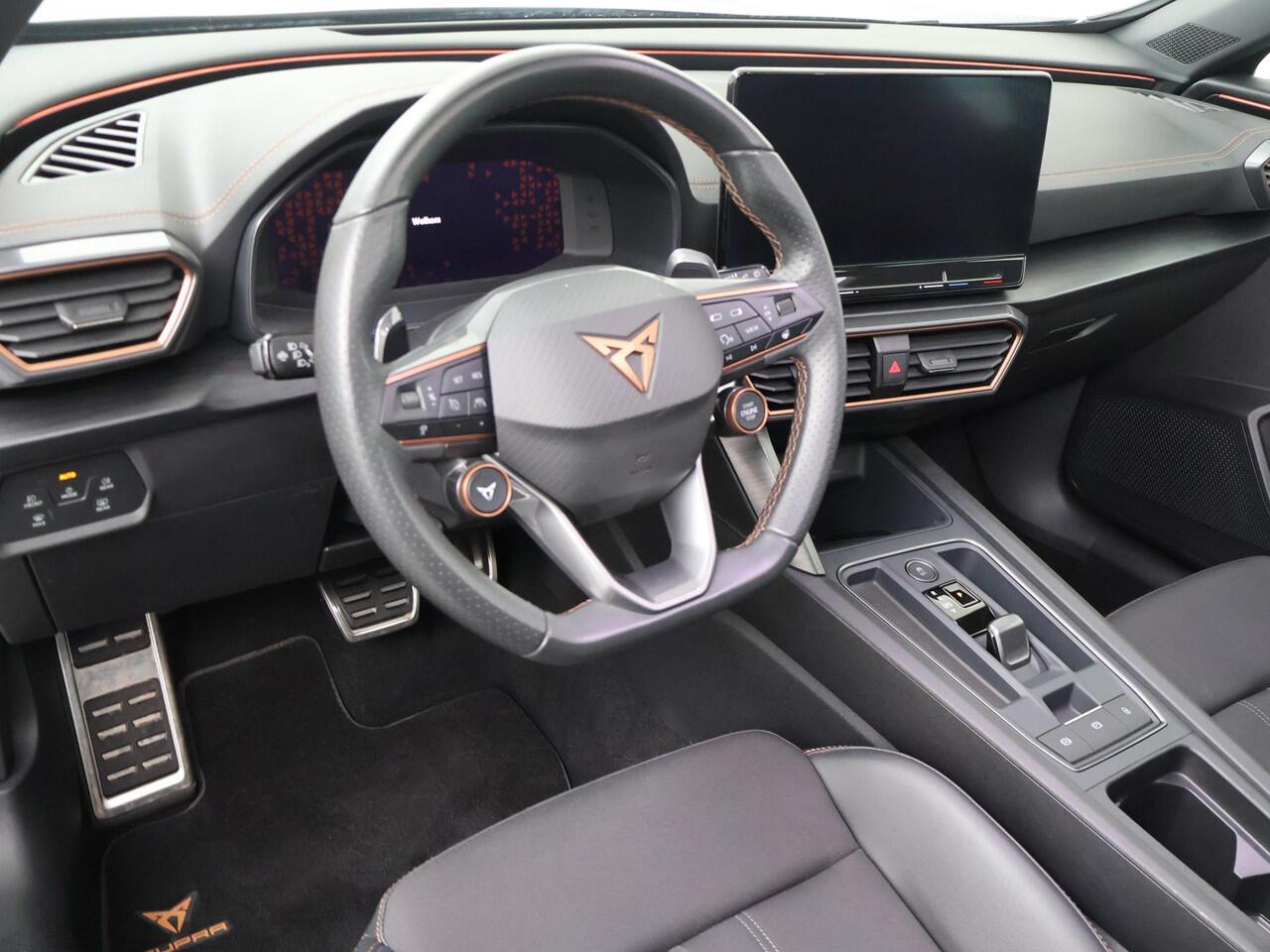 Cupra Formentor 1.4 e-Hybrid VZ Performance | 245 PK | SoH 94% | Trekhaak wegklapbaar | Panoramadak | Verwarmde voorstoelen / voorruit | Virtual pedal |