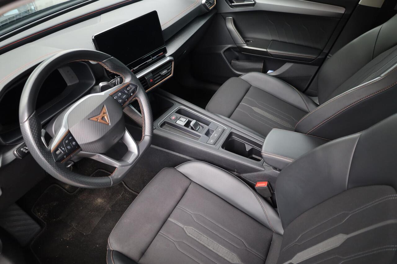 Cupra Formentor 1.4 TSI e-Hybrid Essential 204PK / 150kW, Achteruitrijcamera, adaptieve cruise control (acc), multifunctioneel verwarmbaar stuurwiel, winterpakket, 18'' LMV, getinte ruiten achter, parkeersensoren voor + achter, full LED koplampen