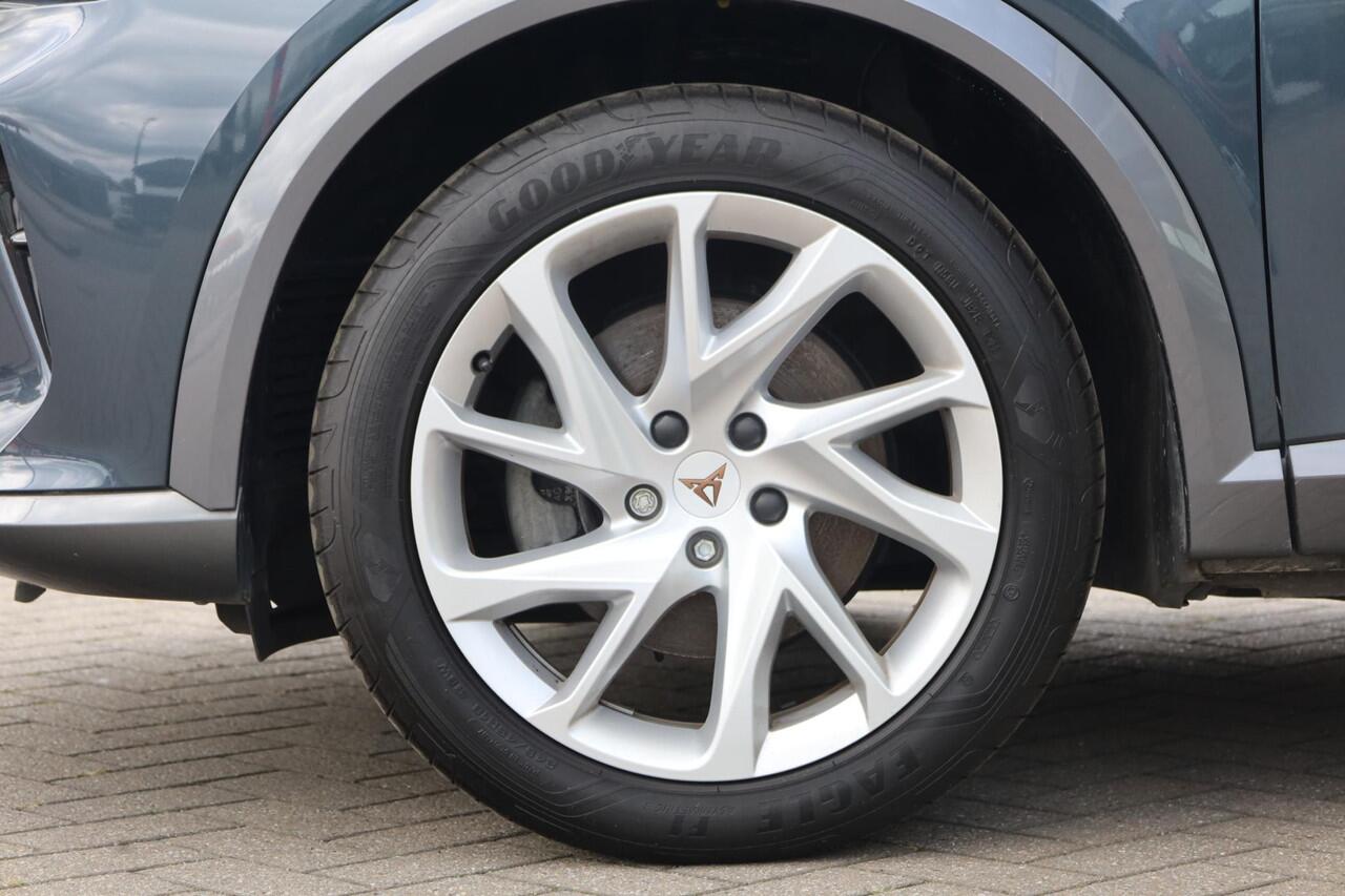 Cupra Formentor 1.4 TSI e-Hybrid Essential 204PK / 150kW, Achteruitrijcamera, adaptieve cruise control (acc), multifunctioneel verwarmbaar stuurwiel, winterpakket, 18'' LMV, getinte ruiten achter, parkeersensoren voor + achter, full LED koplampen