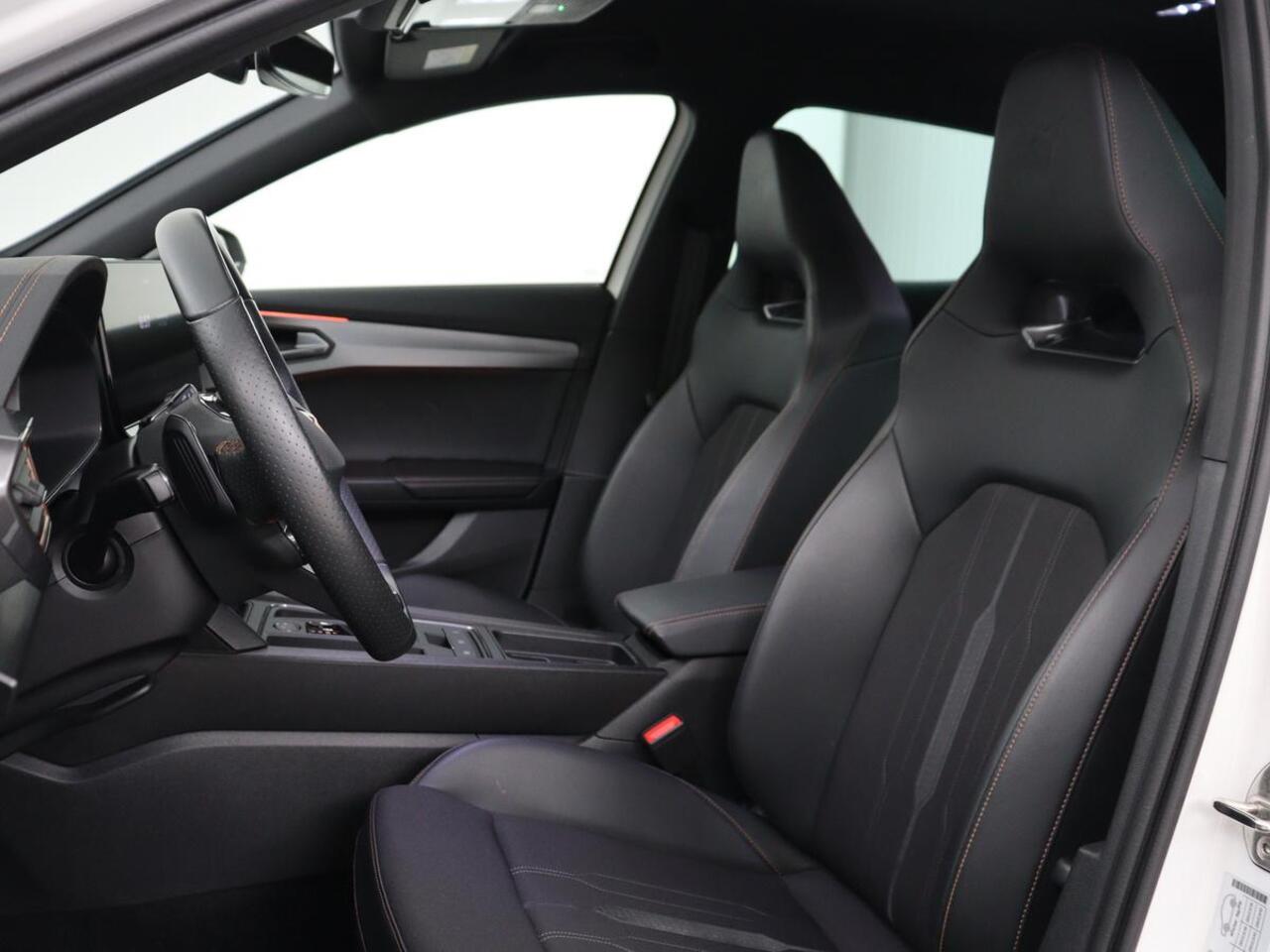 Cupra Formentor 1.4 eHybrid VZ | 245pk | Adaptive cruise | Stuurverwarming | Carplay | Sfeerverlichting | Camera | Sportstoelen | Full LED | Half leder | Navigatie | Keyless | PHEV | Plug In