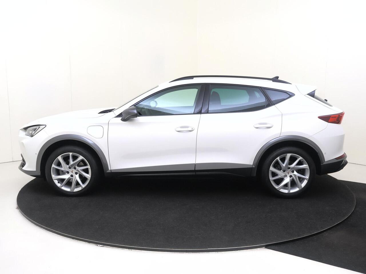 Cupra Formentor 1.4 e-Hybrid Business | SoH 91% | Navigatie | Stoel- en stuurwielverwarming | Parkeersensoren | Keyless | 3-zone airco | Adaptieve cruise control | Dodehoek detectie |