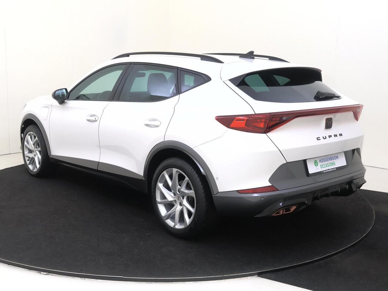 Cupra Formentor 1.4 e-Hybrid Business | SoH 91% | Navigatie | Stoel- en stuurwielverwarming | Parkeersensoren | Keyless | 3-zone airco | Adaptieve cruise control | Dodehoek detectie |