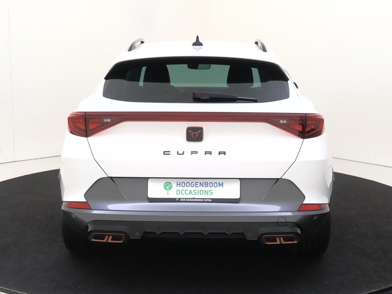 Cupra Formentor 1.4 e-Hybrid Business | SoH 91% | Navigatie | Stoel- en stuurwielverwarming | Parkeersensoren | Keyless | 3-zone airco | Adaptieve cruise control | Dodehoek detectie |