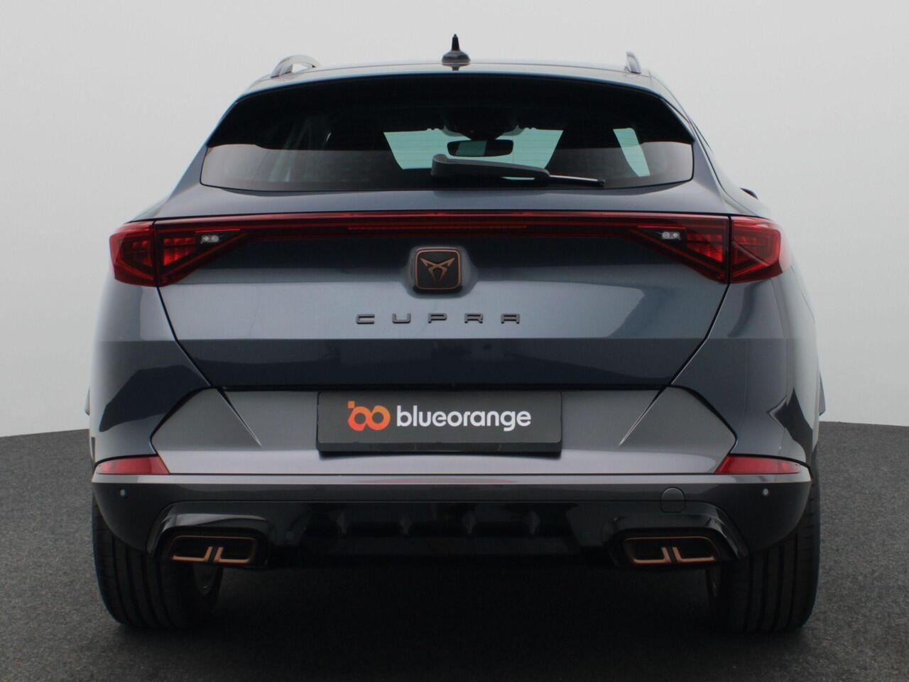 Cupra Formentor 1.4 e-Hybrid Business 204PK DSG achteruitrijcamera, elektrische kuipstoelen met memory, elektrische achterklep, side assist, stuur-stoelverwarming, keyless, alarm, 18" lichtmetaal