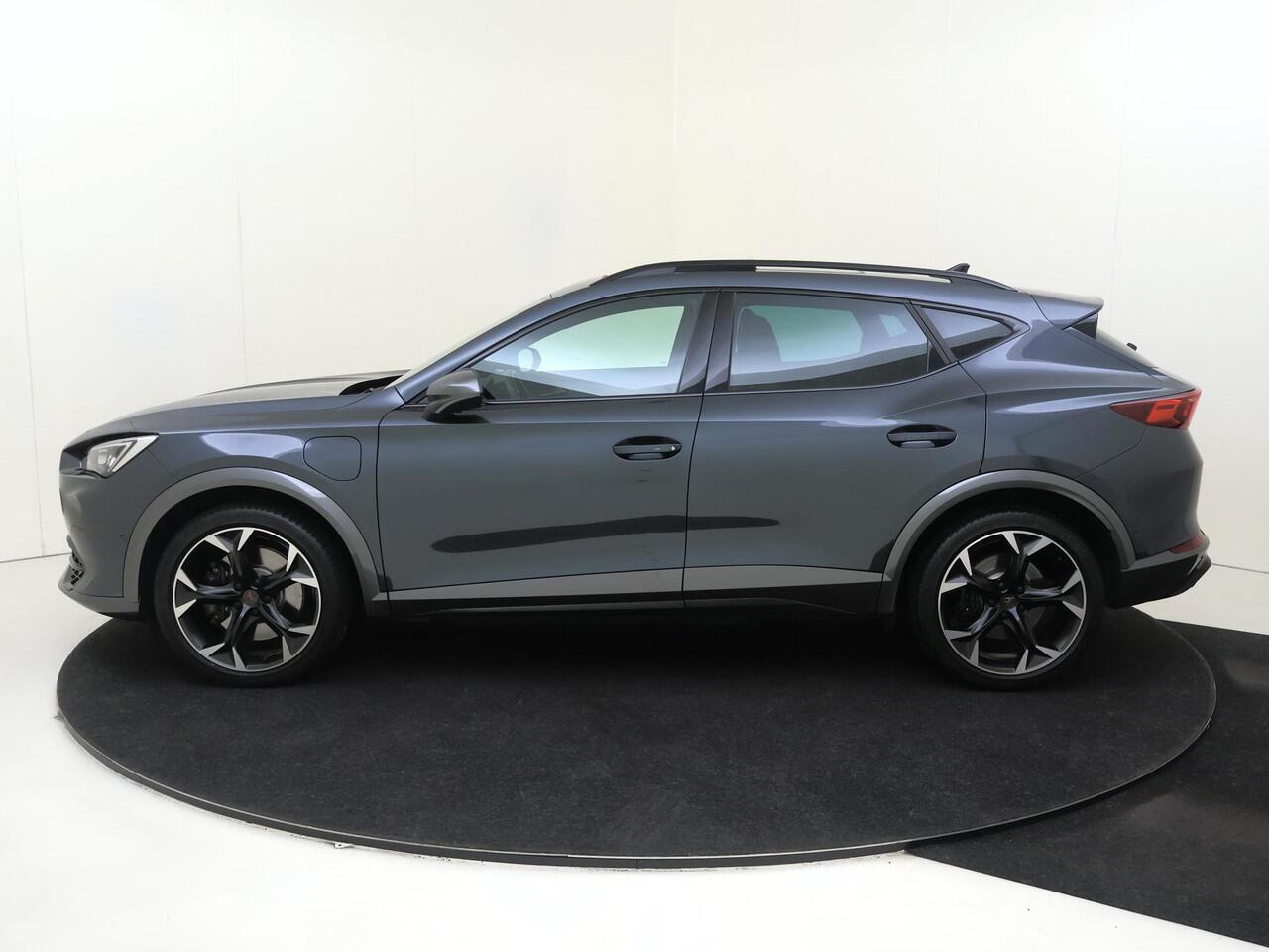 Cupra Formentor 1.4 e-Hybrid VZ | Panoramadak | Adaptieve demping | CUPRA mode | Parkeerassistent | Achteruitrijcamera | Navigatie | Dodehoek detectie | Keyless |