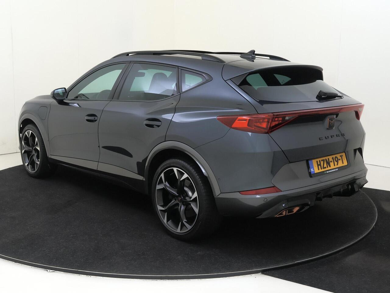 Cupra Formentor 1.4 e-Hybrid VZ | Panoramadak | Adaptieve demping | CUPRA mode | Parkeerassistent | Achteruitrijcamera | Navigatie | Dodehoek detectie | Keyless |