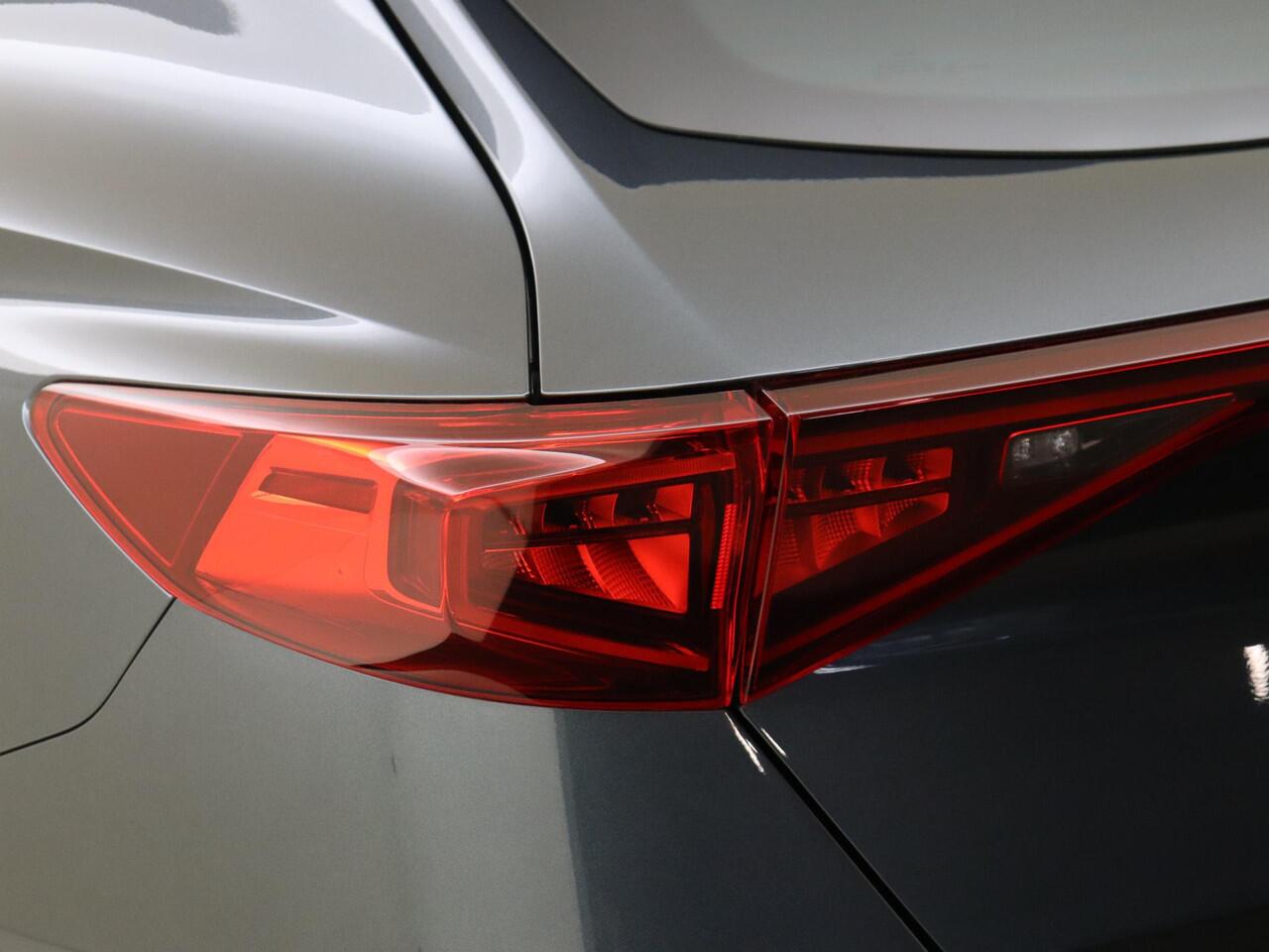 Cupra Formentor 1.4 e-Hybrid VZ | Panoramadak | Adaptieve demping | CUPRA mode | Parkeerassistent | Achteruitrijcamera | Navigatie | Dodehoek detectie | Keyless |