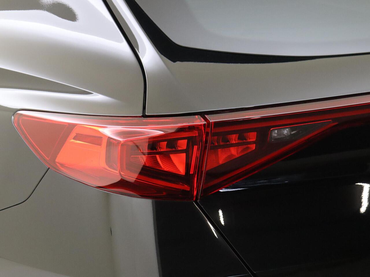 Cupra Formentor 1.4 e-Hybrid Performance | Trekhaak | Adaptieve demping systeem | Achteruitrijcamera | Adaptieve cruise control | 3-zone airco | Adaptieve cruise control | Dodehoek detectie | Keyless | CarPlay |