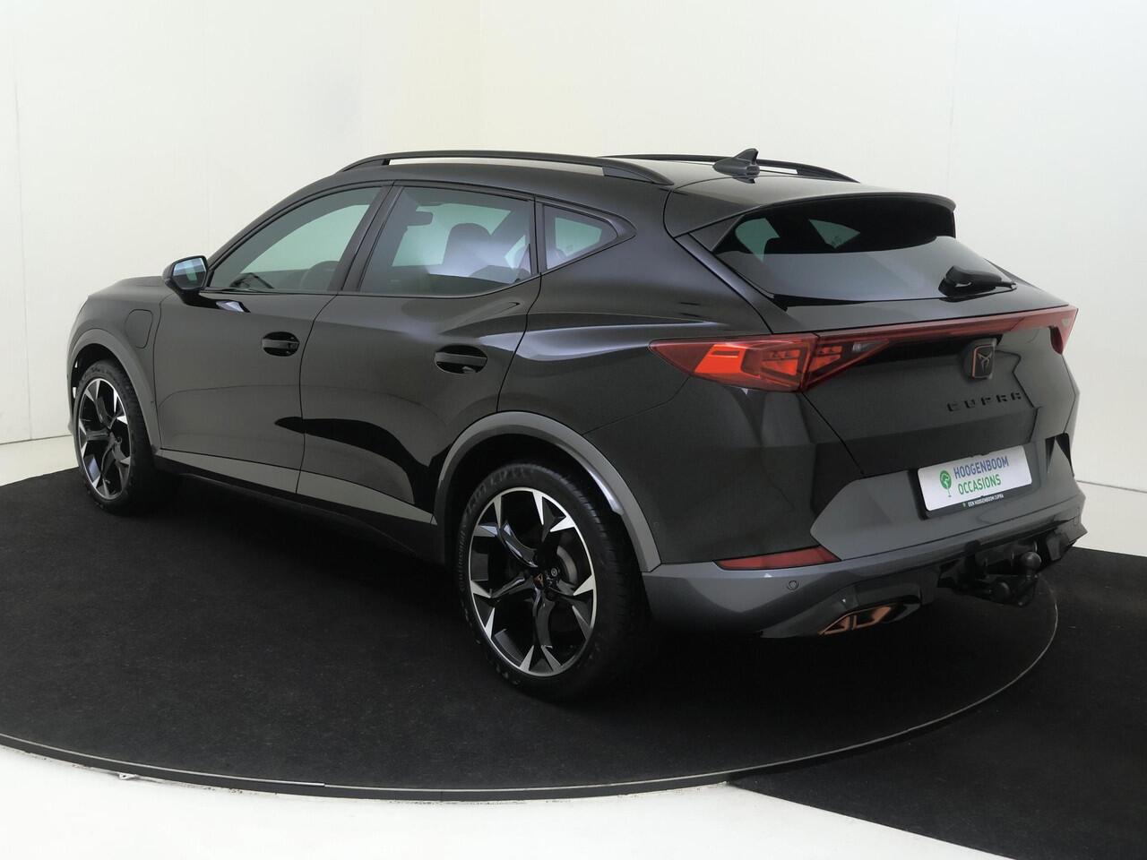 Cupra Formentor 1.4 e-Hybrid Performance | Trekhaak | Adaptieve demping systeem | Achteruitrijcamera | Adaptieve cruise control | 3-zone airco | Adaptieve cruise control | Dodehoek detectie | Keyless | CarPlay |