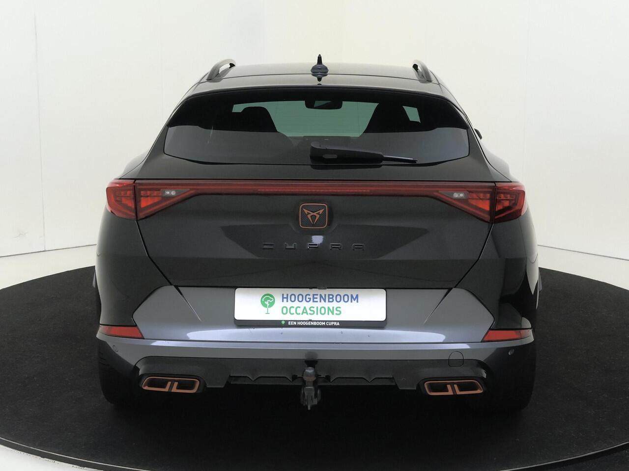 Cupra Formentor 1.4 e-Hybrid Performance | Trekhaak | Adaptieve demping systeem | Achteruitrijcamera | Adaptieve cruise control | 3-zone airco | Adaptieve cruise control | Dodehoek detectie | Keyless | CarPlay |