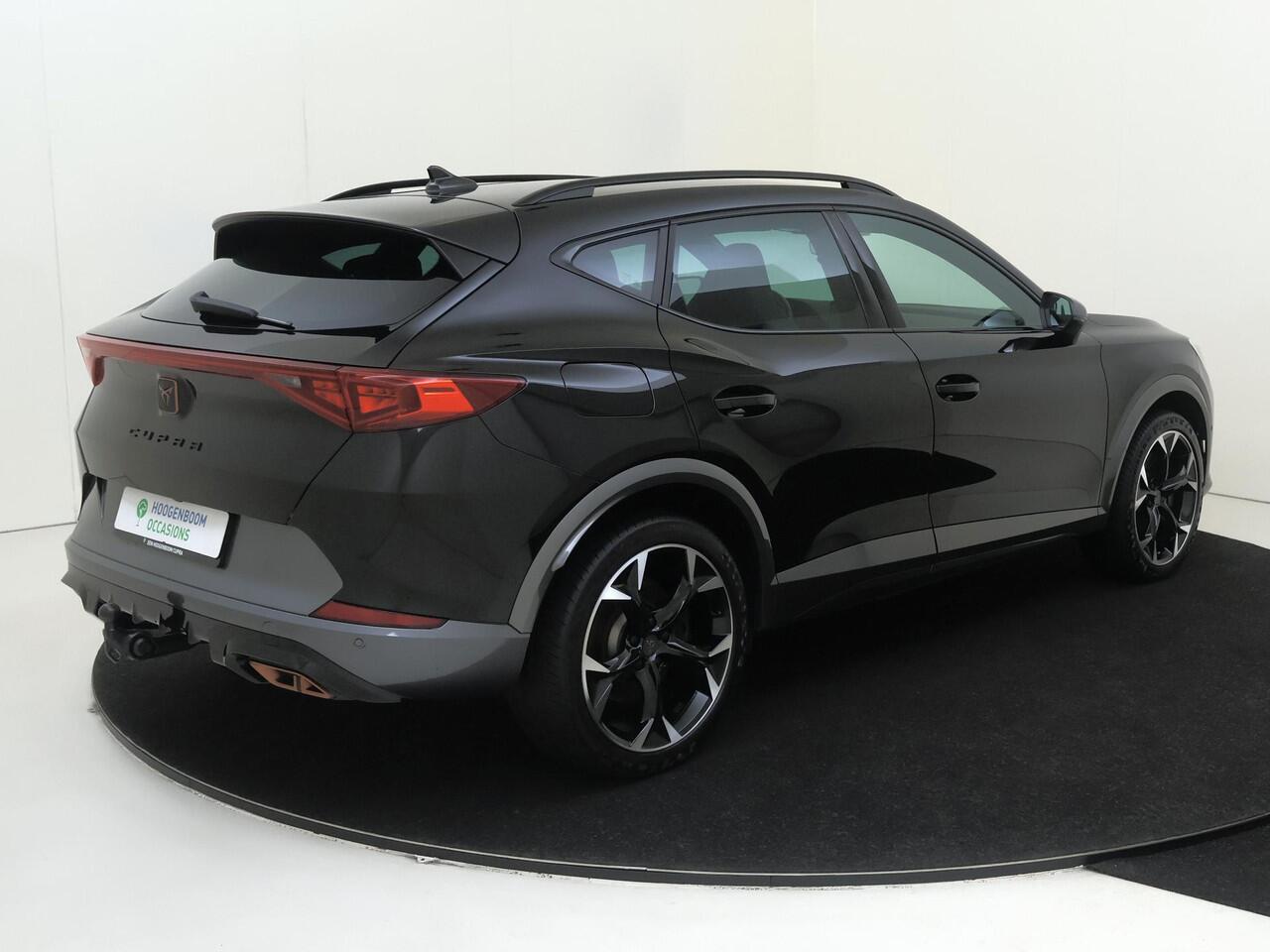 Cupra Formentor 1.4 e-Hybrid Performance | Trekhaak | Adaptieve demping systeem | Achteruitrijcamera | Adaptieve cruise control | 3-zone airco | Adaptieve cruise control | Dodehoek detectie | Keyless | CarPlay |