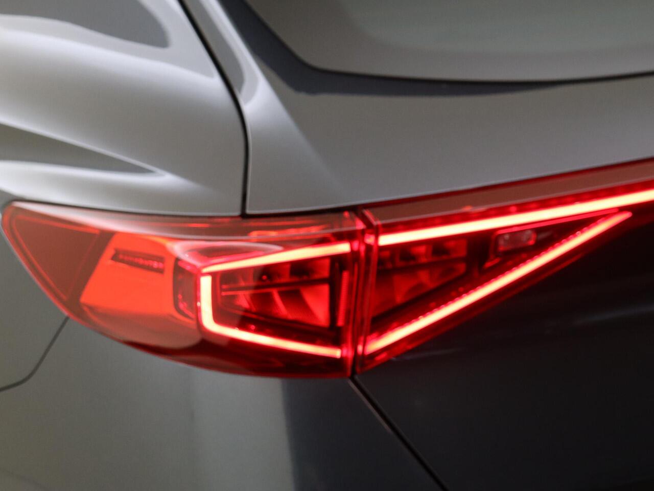 Cupra Formentor 1.4 e-Hybrid VZ Performance | SoH 99% | Panoramadak | Adaptieve demping | Kuipstoelen | Achteruitrijcamera | 3-zone airco | Dodehoek detectie | Keyless | CarPlay |