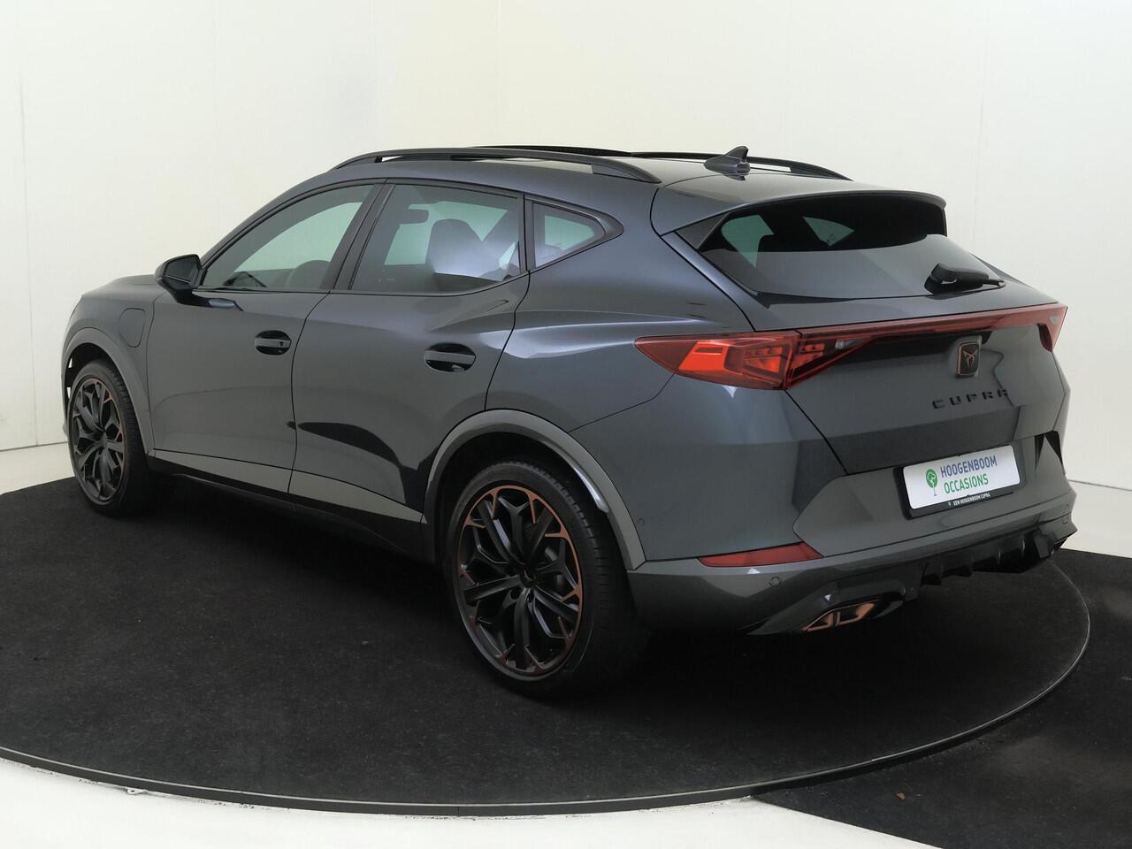 Cupra Formentor 1.4 e-Hybrid VZ Performance | SoH 99% | Panoramadak | Adaptieve demping | Kuipstoelen | Achteruitrijcamera | 3-zone airco | Dodehoek detectie | Keyless | CarPlay |