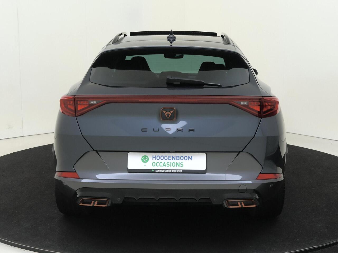 Cupra Formentor 1.4 e-Hybrid VZ Performance | SoH 99% | Panoramadak | Adaptieve demping | Kuipstoelen | Achteruitrijcamera | 3-zone airco | Dodehoek detectie | Keyless | CarPlay |