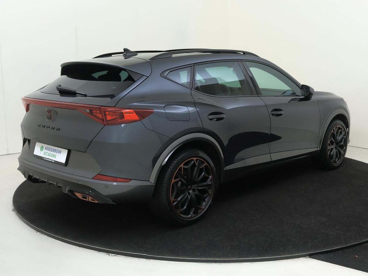 Cupra Formentor 1.4 e-Hybrid VZ Performance | SoH 99% | Panoramadak | Adaptieve demping | Kuipstoelen | Achteruitrijcamera | 3-zone airco | Dodehoek detectie | Keyless | CarPlay |