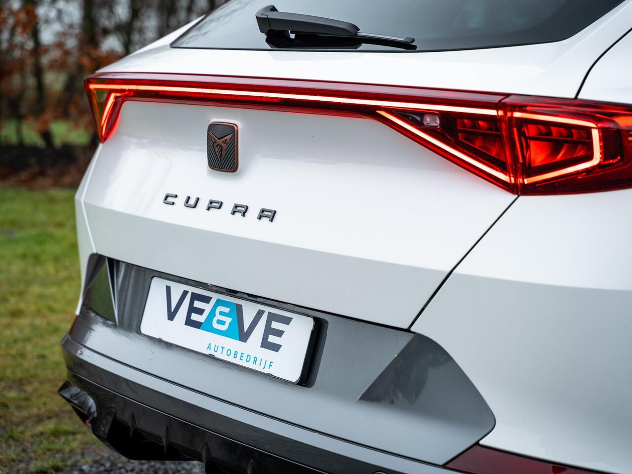 Cupra Formentor 1.4 TSI e-Hybrid // LED // Carplay // PDC // winter pakket